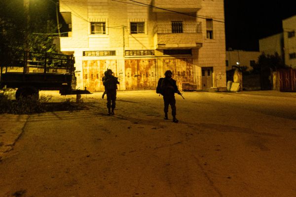 5 מבוקשים נעצרו ביו"ש, כלי נשק הוחרמו • תיעוד