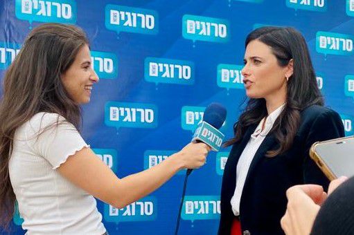 הסדרה שאיילת שקד אהבה: צפו בשאלון סרוגים