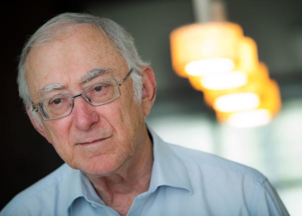 בצל הסערה: פייסבוק הסירה את הפוסט של אסא כשר