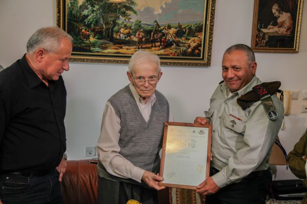 שורד השואה המשורר משה העליון הלך לעולמו