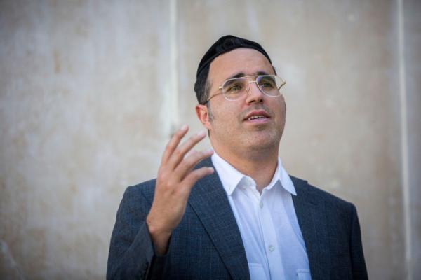 "המוח לא מאמין" | התואר החדש של יעקב שוואקי