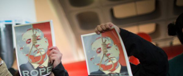 פרופ' בארה"ב: "לקחת את השלטון בצורה לא חוקית"