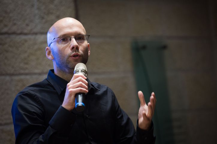 ראש העיר לעיתונאי הסרוג: "אתה מטומטם". האזינו