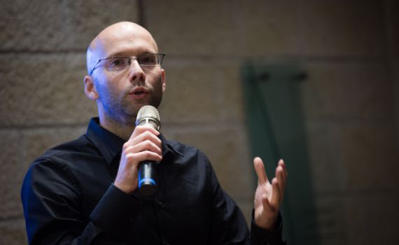 ראש העיר לעיתונאי הסרוג: "אתה מטומטם". האזינו