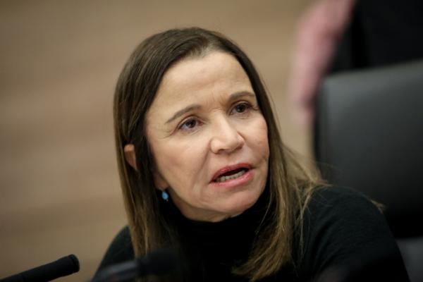 שלי יחימוביץ' נגד גנץ: "החלטה לא ראויה"