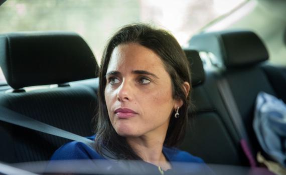 בכיר בבית היהודי: "בליכוד מנסים לעזור לשקד לעבור"