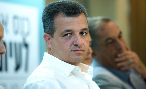 "מוותר על איסור הפרסום": זה ראש העיר שנחקר היום