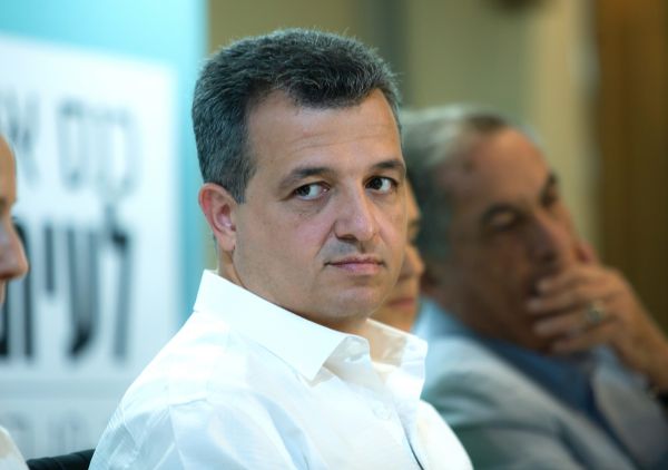 "מוותר על איסור הפרסום": זה ראש העיר שנחקר היום