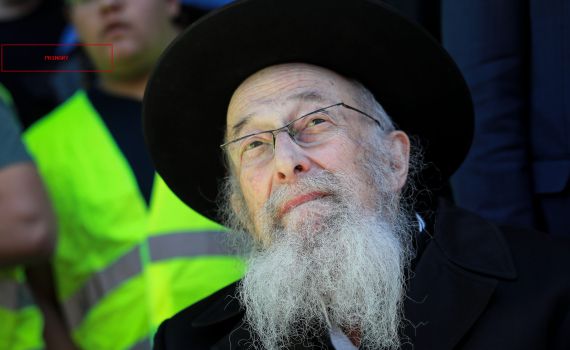 החקירה בפרשת הרב טאו נמשכת; זה הרב שזומן לעדות