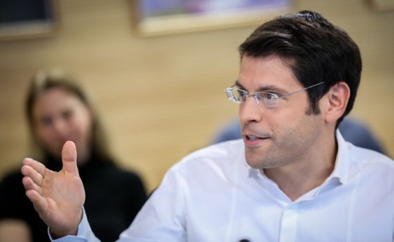 כתב חדשות 13 מתחנן: עזרו לנו לחזור הביתה