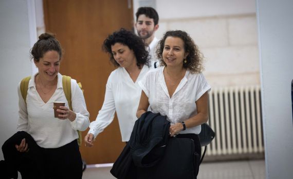 משפט נתניהו | התובעת הראשית יוצאת להתקפה