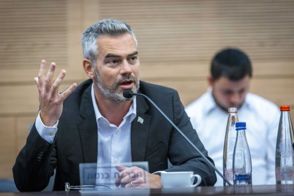 טופורובסקי במליאה: "מה מתברר? ביבי סגר עם טיבי"