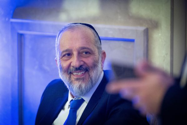 גורם פוליטי: ”דרעי סימן את הבריאות כיעד מראש”