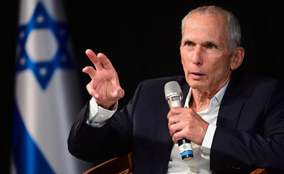 "תעשה חפיפה לבן גביר?" כך עמר בר לב השיב. האזינו