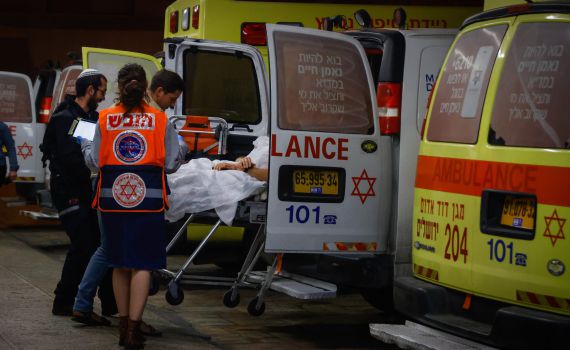 תוך כדי החייאה: פצוע אנוש מירי בתל אביב פונה לביה"ח