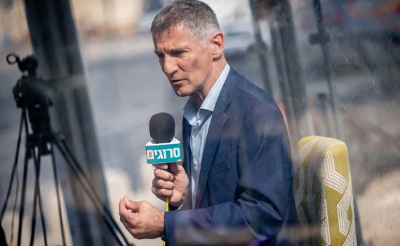 עם איזה סלב יאיר גולן היה רוצה לשבת לקפה ושיחה?