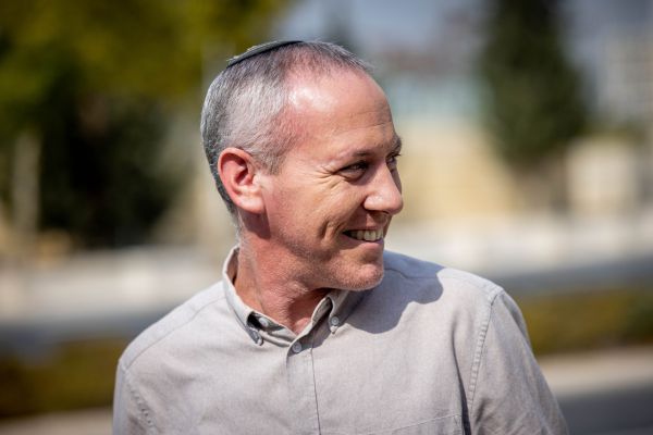 "להגיע הכי רחוק": חילי טרופר על התלמידים שלו