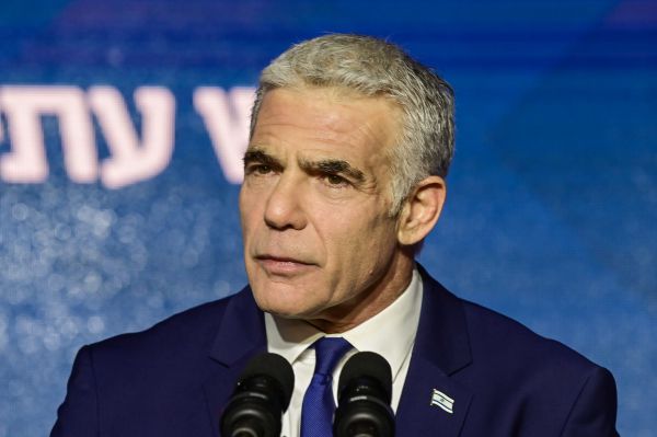 לפיד על הפיגוע: "אנחנו נלחמים בטרור ללא הפוגה"