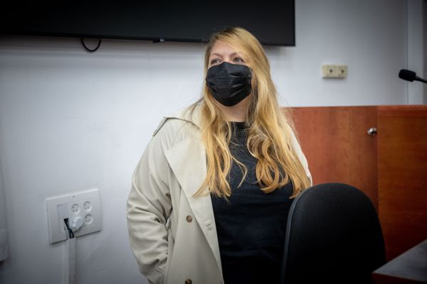 משפט נתניהו| העדה מודה: כולנו שונאים את ביבי ושרה