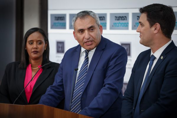 "לא מערערים את מעמדו של לפיד בראש האופוזיציה"