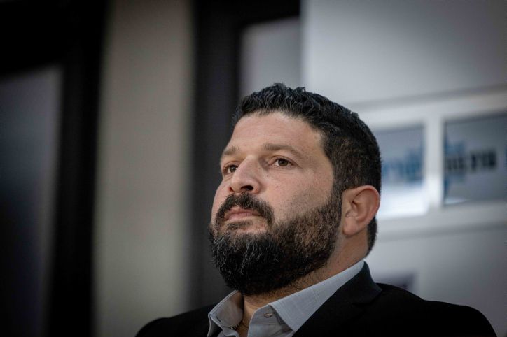 אלמוג כהן טוען: "יש דברים שעדיין לא סגורים במו"מ"