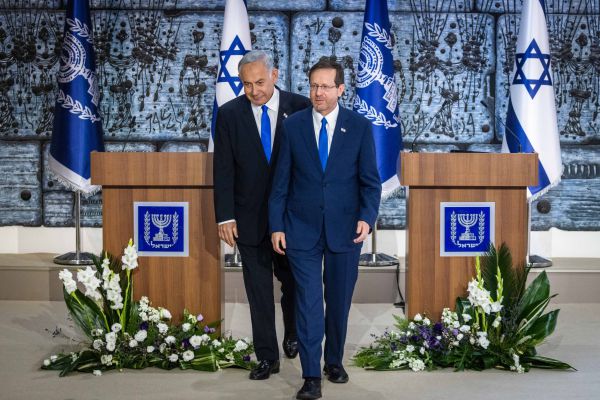 מקורבו של נתניהו מבהיר: "מתווה חד צדדי של הנשיא"