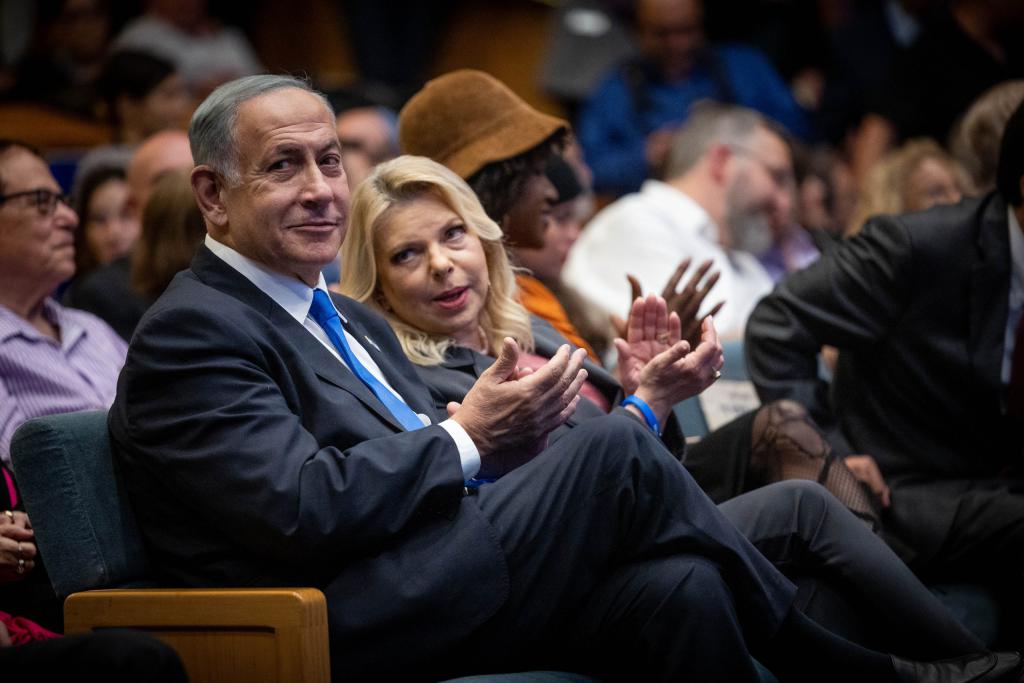 הפרקליט של נתניהו תוקף: רדיפה כלכלית נגד המשפחה