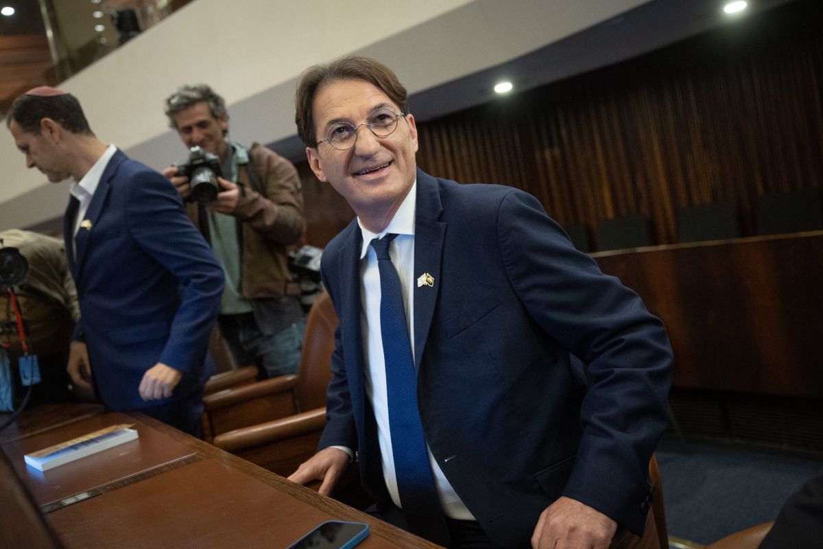 ביסמוט: "ברק מסוכן למדינה לא פחות מנסראללה"