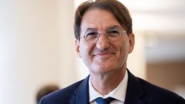 החרדים זועמים: "ביסמוט מוליך אותנו שולל עם החיוך שלו"