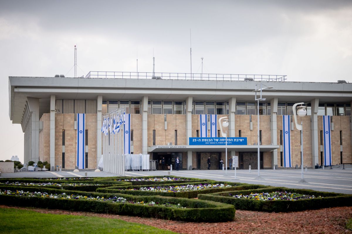 הפנים של הכנסת ה-25: פחות נשים, יותר מתנחלים