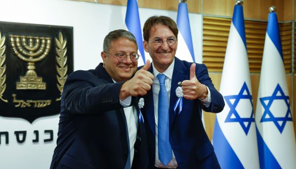 ביסמוט: בעד עלייה להר הבית, אבל ”לכל זמן ועת“