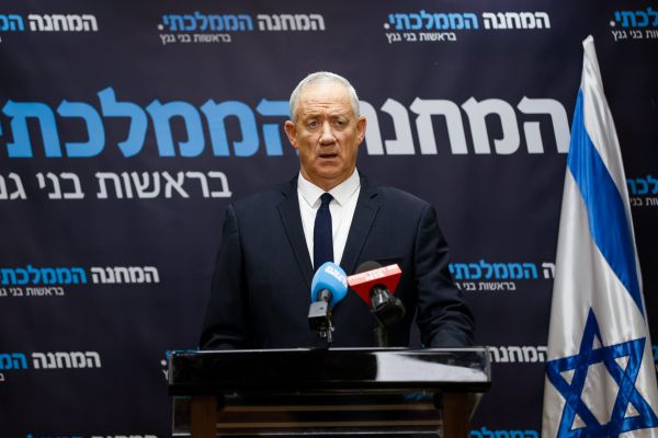 גנץ פונה לנתניהו: "אל תכשיר את השרץ הזה"