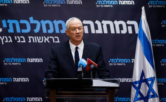 גנץ לגלנט: "תהיה שר בטחון סוג ב', אות הקין יהיה עליך"