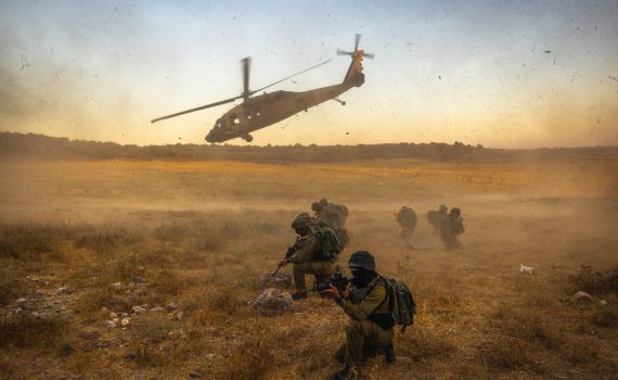 לפני חידוש הלחימה: מפקד טייסת מסוקים סייר בעזה