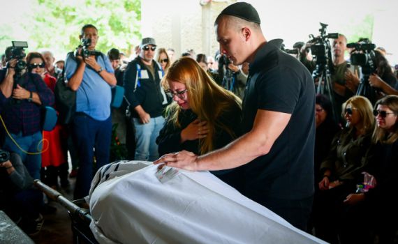 יורי וולקוב הובא למנוחות: "אנחנו עדיין לא מאמינים"