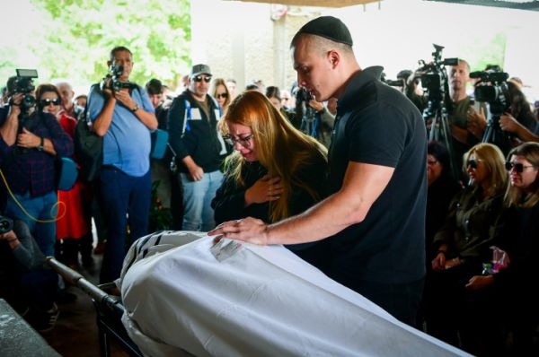 יורי וולקוב הובא למנוחות: "אנחנו עדיין לא מאמינים"