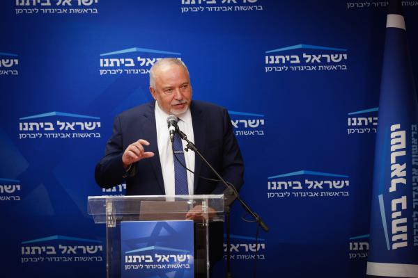 ישראל ביתנו תעניק 'רשת ביטחון' לחוק של הקואליציה