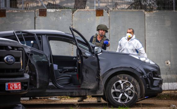 חשד לפיגוע? רכב ערבי נגח ברכב של תושבת בנימין