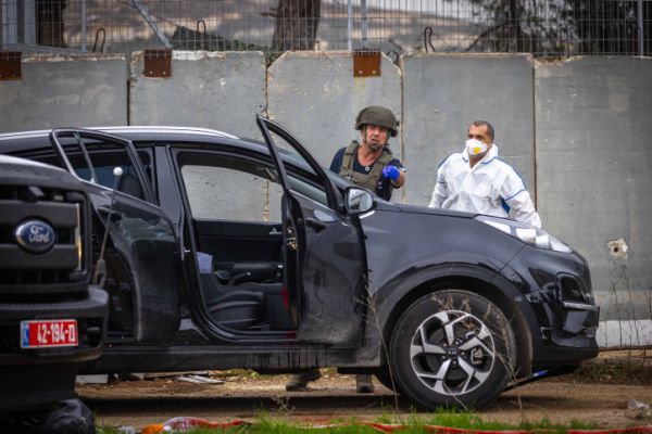 חשד לפיגוע? רכב ערבי נגח ברכב של תושבת בנימין