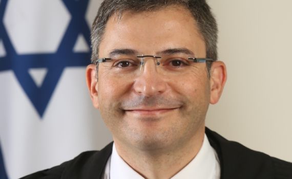 מטפלת שתקפה תינוק תרצה עבודות שירות בלבד