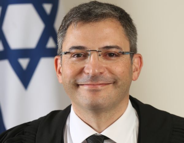 מטפלת שתקפה תינוק תרצה עבודות שירות בלבד