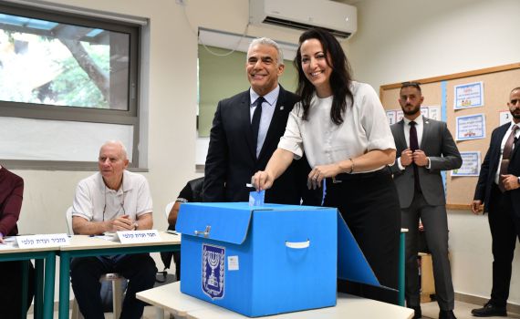 לפיד הצביע: "בשביל העתיד של הילדים שלנו"