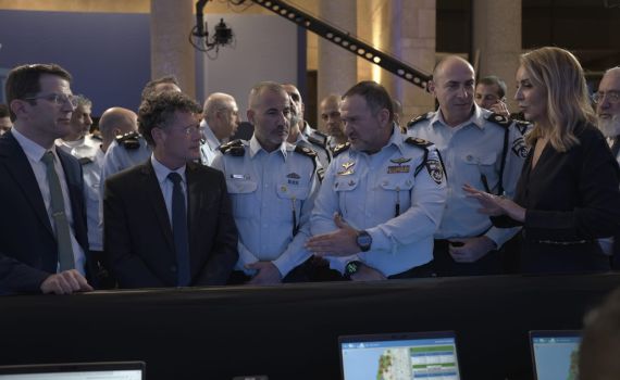 ישראל בוחרת: המפכ"ל הגיע לכנסת