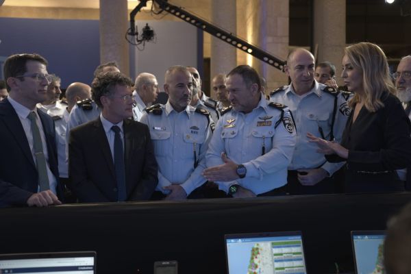 ישראל בוחרת: המפכ"ל הגיע לכנסת