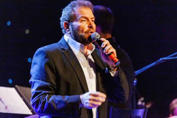 מדהים: דודו פישר למען פליטי המלחמה באוקראינה