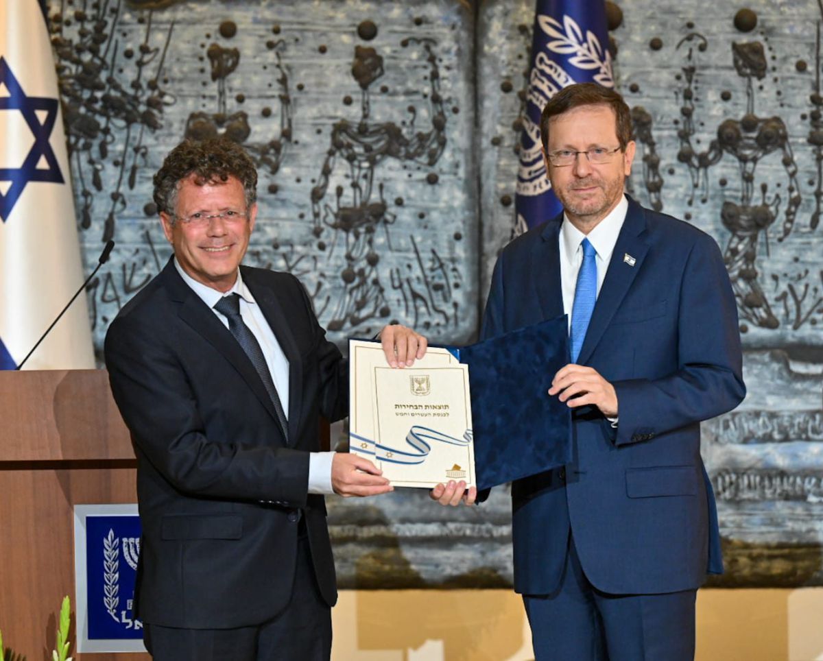 הרצוג: 'אינני פועל להקמתה של ממשלה כזו או אחרת'