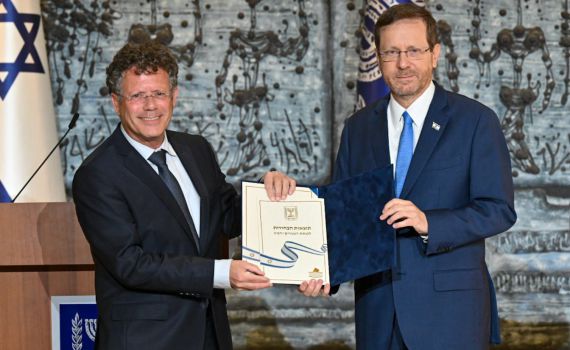 הרצוג: 'אינני פועל להקמתה של ממשלה כזו או אחרת'