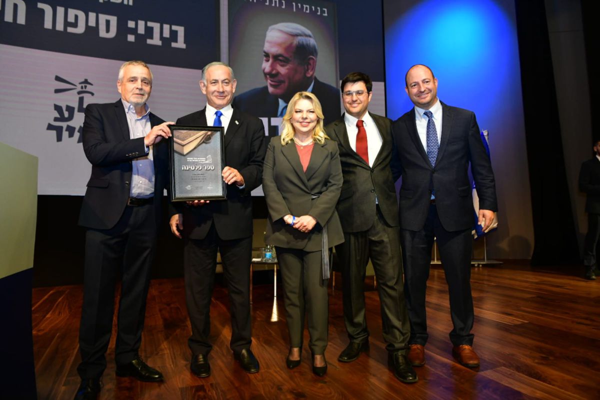 נתניהו הגיע לספר 'פלטינה': "לא כל אדם זוכה להספדים בחייו"