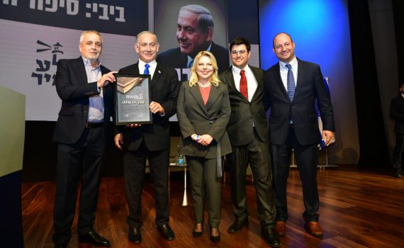 נתניהו הגיע לספר 'פלטינה': "לא כל אדם זוכה להספדים בחייו"