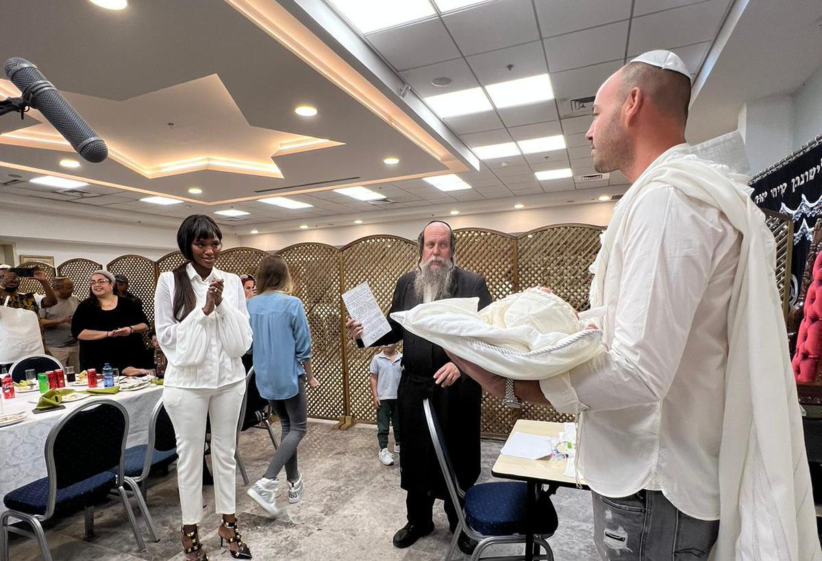 שלושה שמות: כך קראה טיטי איינאו לבנה הבכור